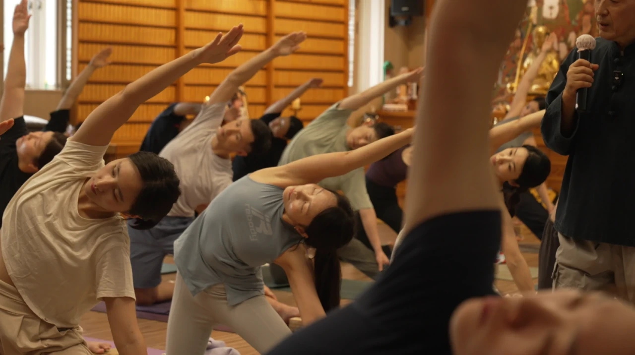 Movement and stillness inside a temple