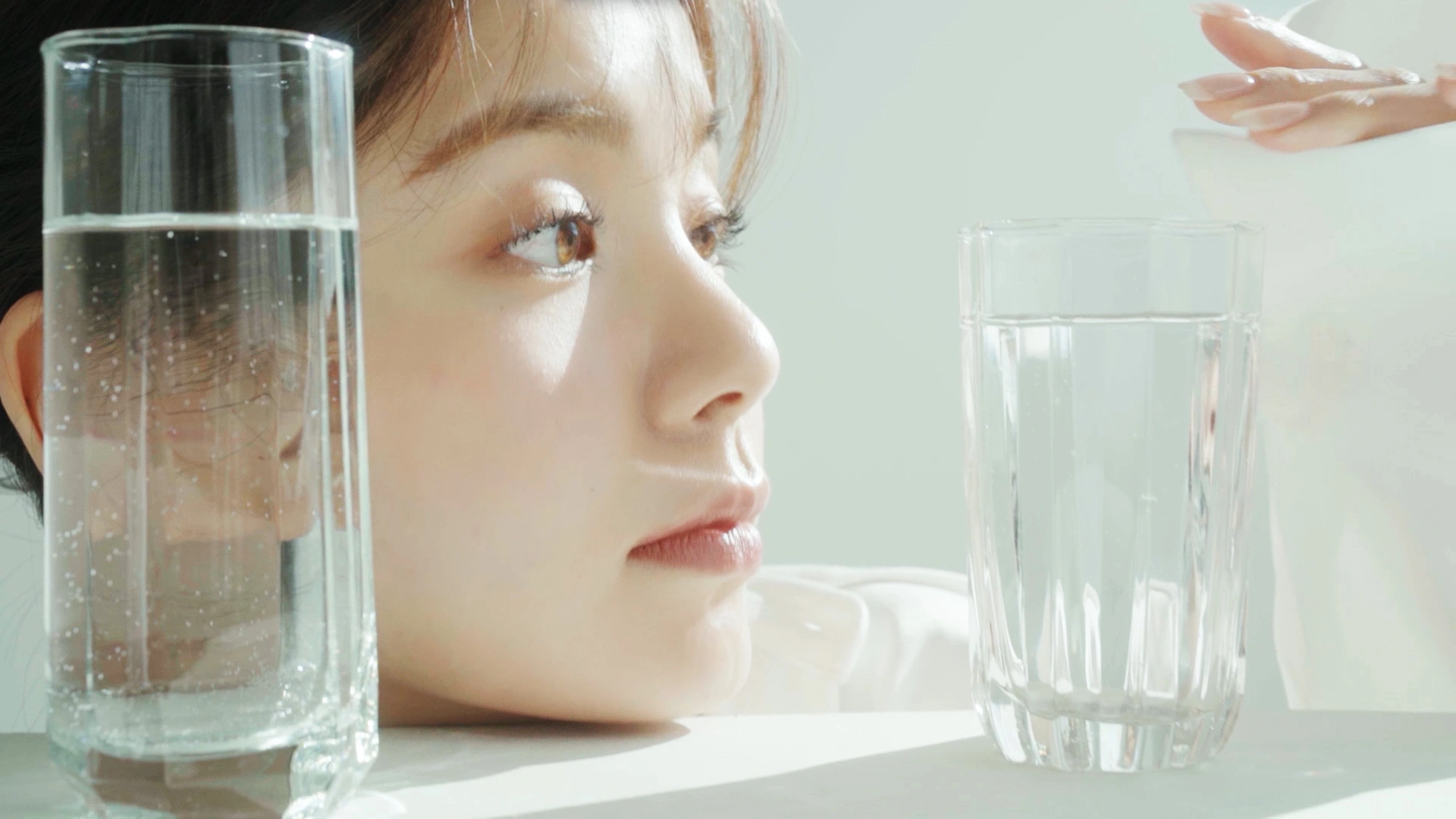 A quiet portrait between glasses of water